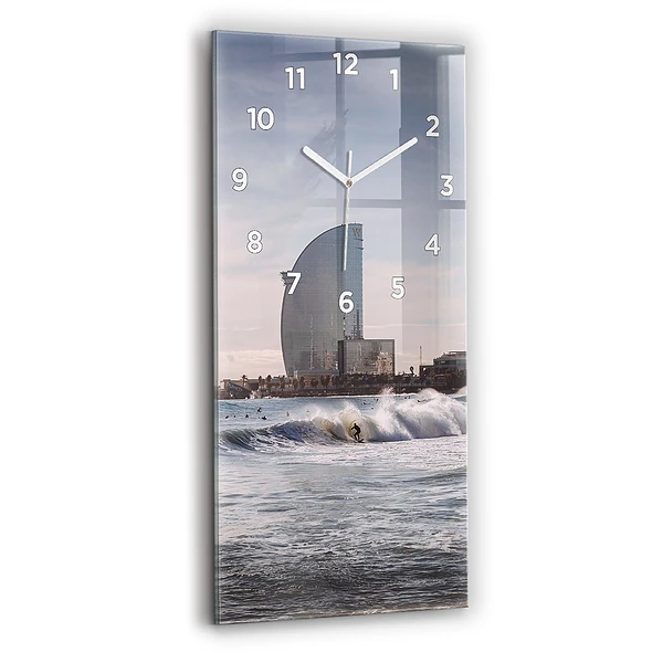 Vertikale Uhr Surfer in Barcelona