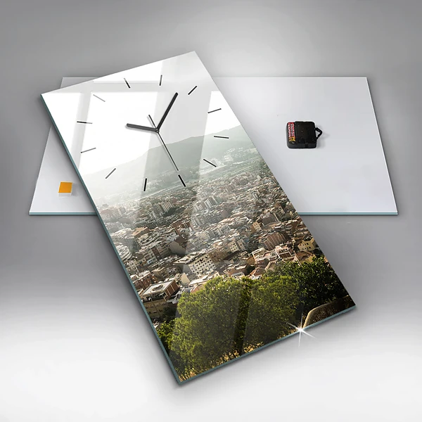 Vertikale Uhr mit motiv Barcelona Blick auf den Montjuic