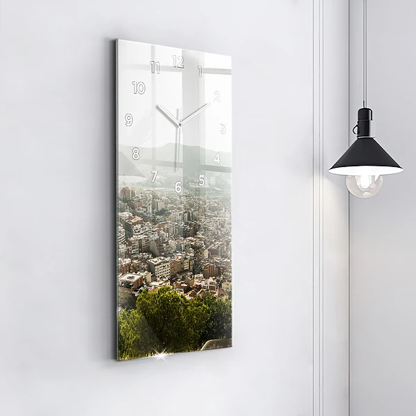 Vertikale Uhr mit motiv Barcelona Blick auf den Montjuic
