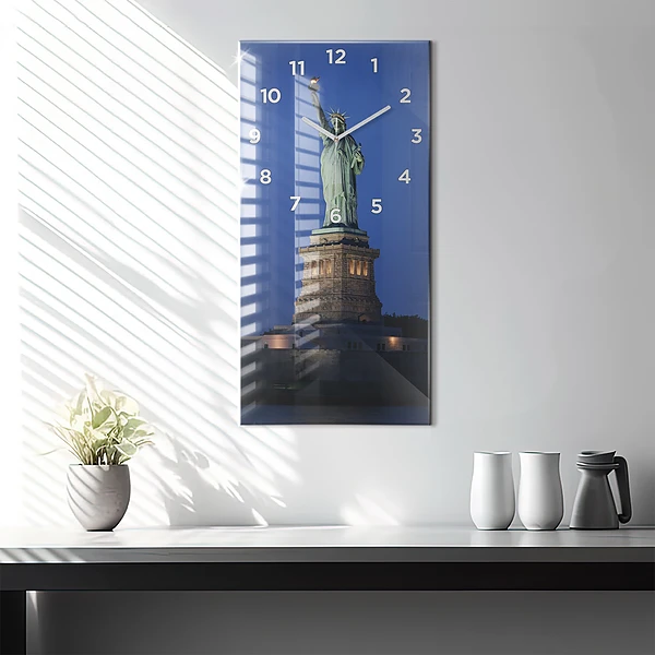 Vertikale Uhr mit motiv Freiheitsstatue in New York