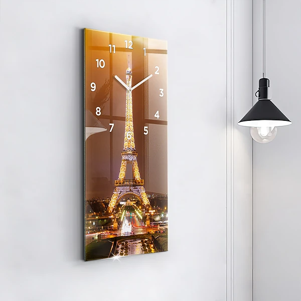 Vertikale Uhr Beleuchteter Eiffelturm
