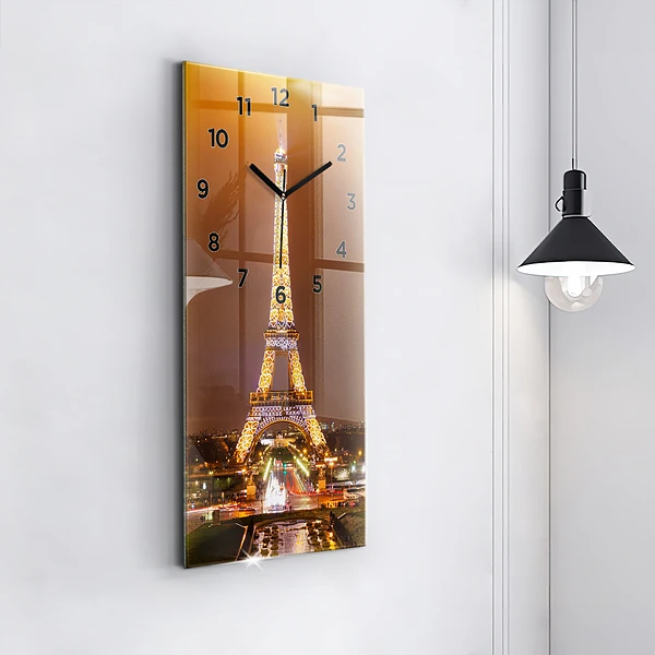 Vertikale Uhr Beleuchteter Eiffelturm