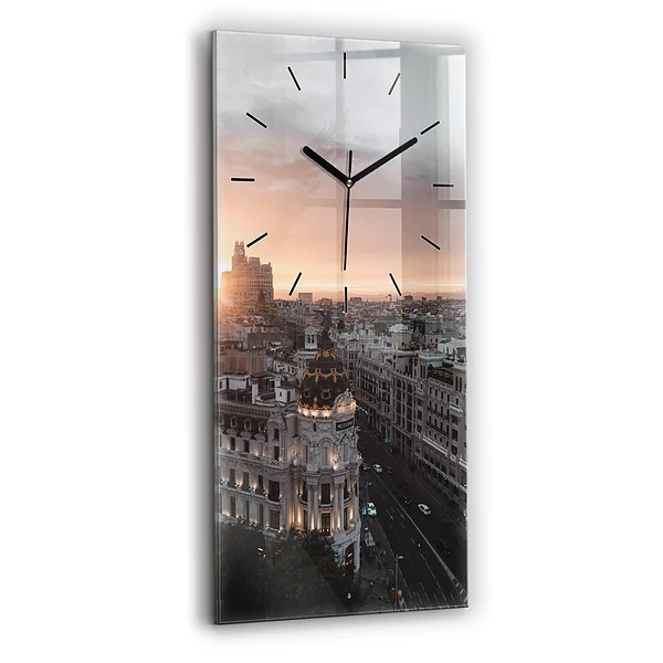 Vertikale Uhr Städte bei Sonnenuntergang