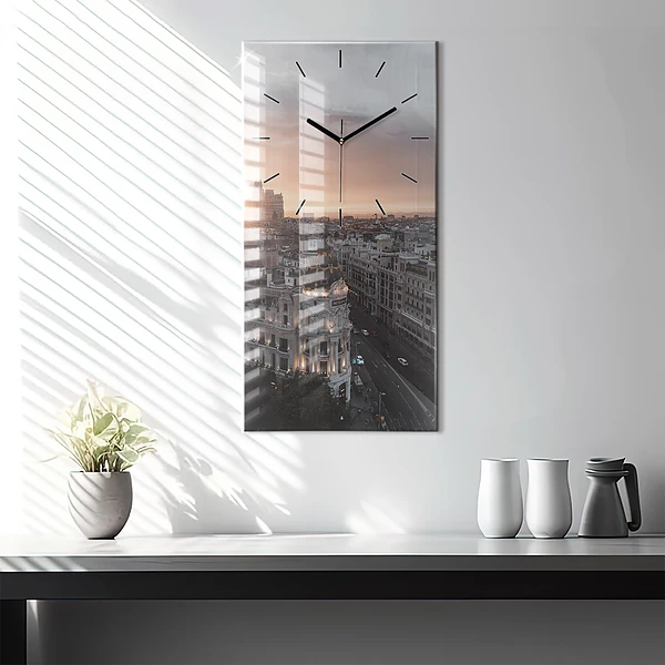 Vertikale Uhr Städte bei Sonnenuntergang