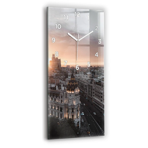 Vertikale Uhr Städte bei Sonnenuntergang