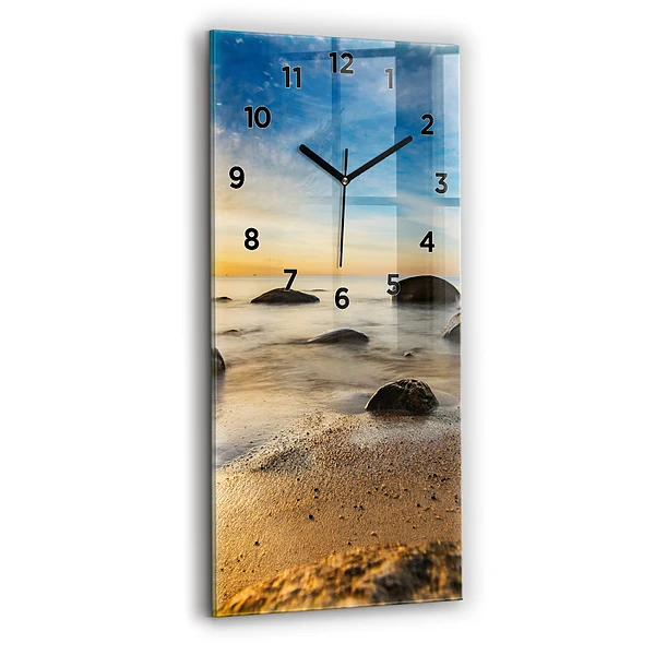 Vertikale Uhr Sonnenaufgang an der Ostsee