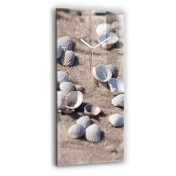 Vertikale Uhr Muscheln am Strand