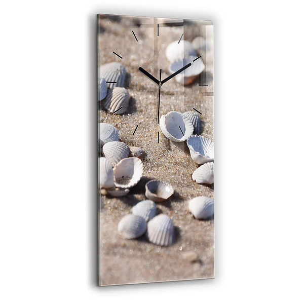 Vertikale Uhr Muscheln am Strand