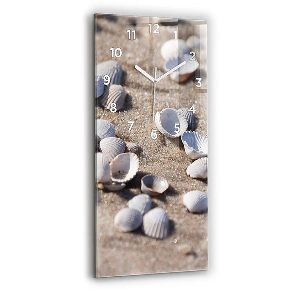 Vertikale Uhr Muscheln am Strand