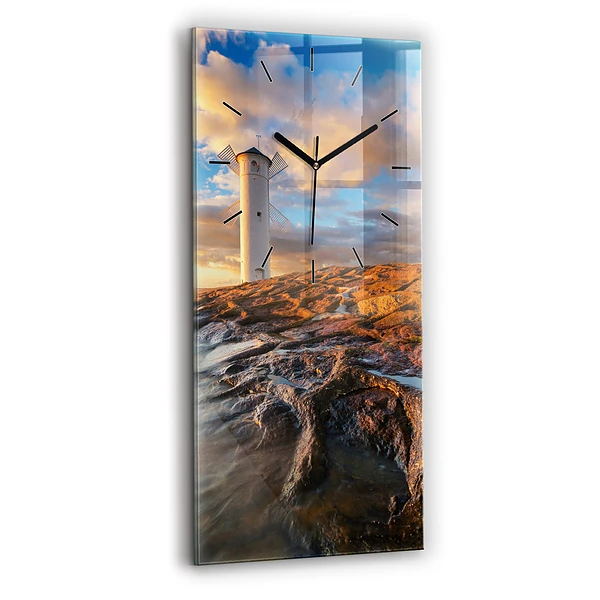 Vertikale Uhr Leuchtturm und die Ostsee