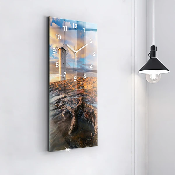Vertikale Uhr Leuchtturm und die Ostsee