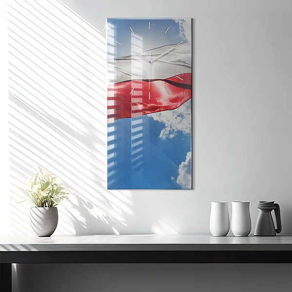 Vertikale Uhr Polnische Flagge gegen den Himmel