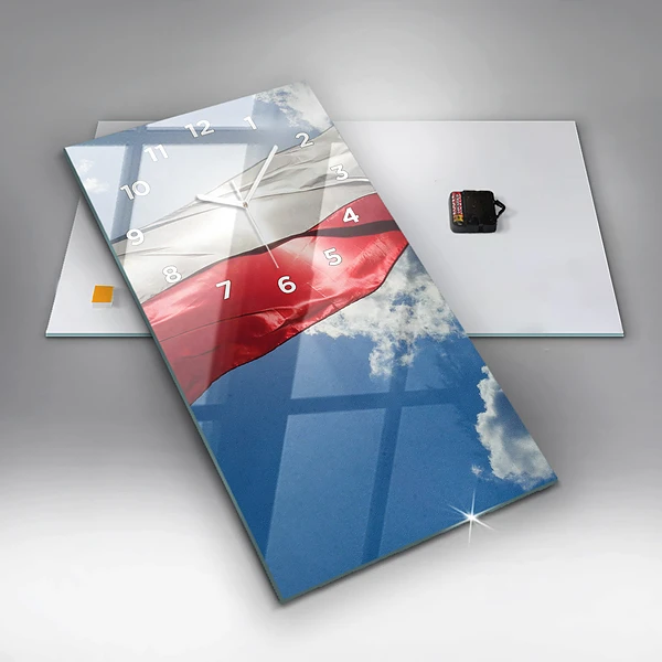 Vertikale Uhr Polnische Flagge gegen den Himmel