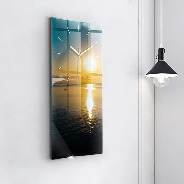 Vertikale Uhr mit motiv Landschaft bei Sonnenaufgang