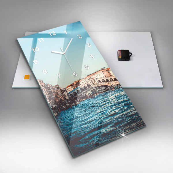 Vertikale Uhr Rialto-Brücke in Venedig