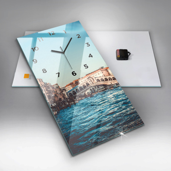 Vertikale Uhr Rialto-Brücke in Venedig