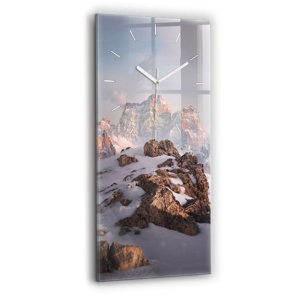 Vertikale Uhr Berg mit Schnee bedeckt
