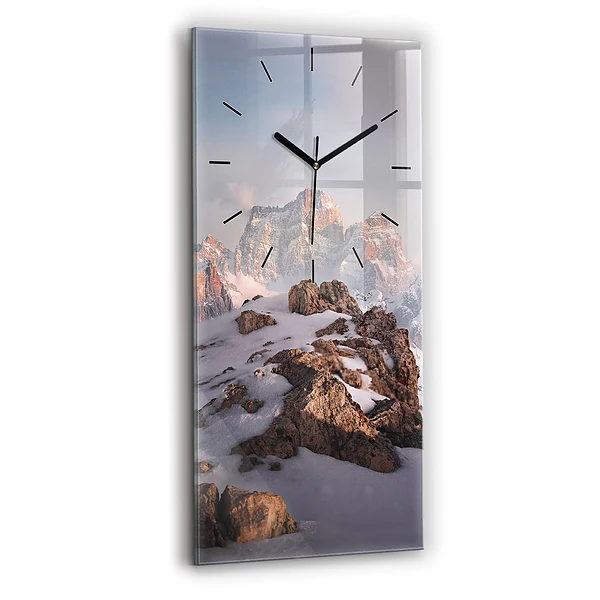 Vertikale Uhr Berg mit Schnee bedeckt