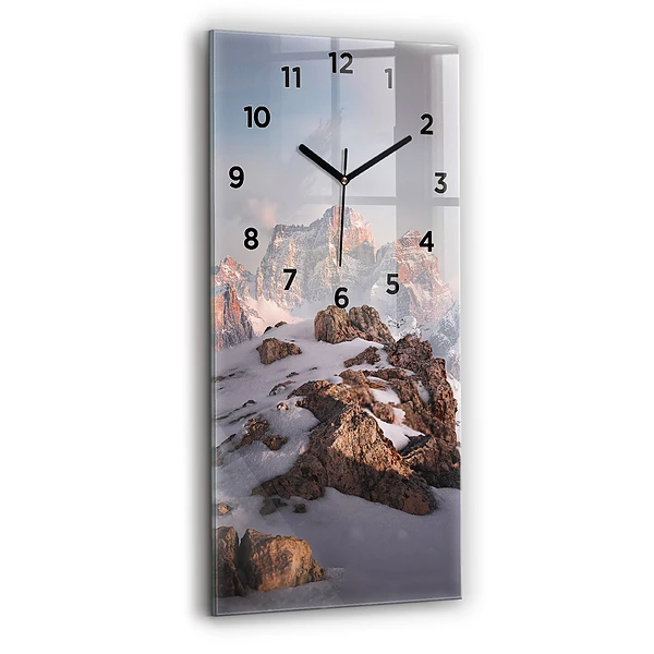 Vertikale Uhr Berg mit Schnee bedeckt