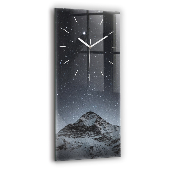 Vertikale Uhr mit motiv Ein Berg unter dem Sternenhimmel