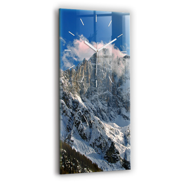 Vertikale Uhr mit motiv Berge unter dem blauen Himmel