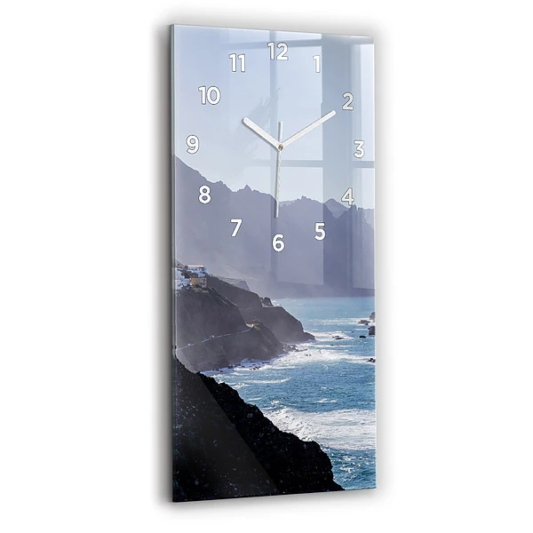 Vertikale Uhr Berge am Meer