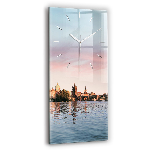 Vertikale Uhr mit motiv Karlsbrücke in Prag