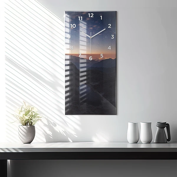 Vertikale Uhr mit motiv Berge bei Sonnenuntergang