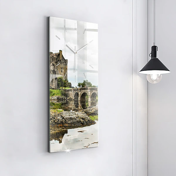 Vertikale Uhr Schloss Eilean Donan in Schottland