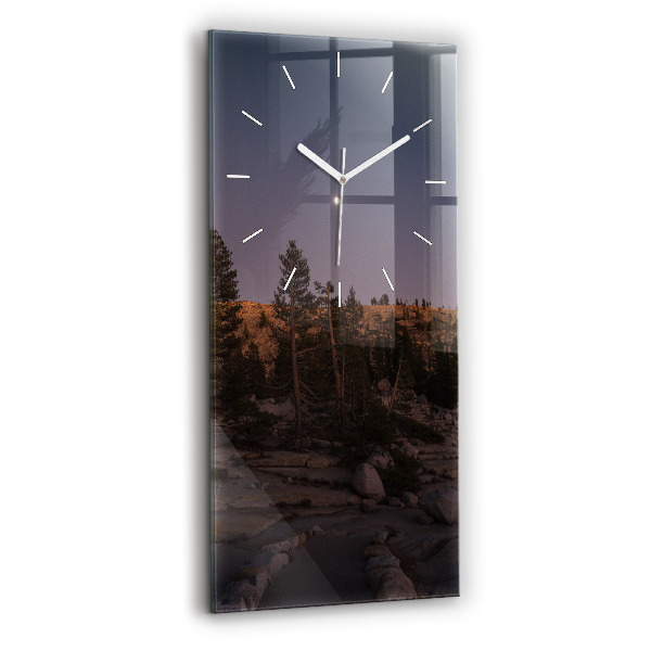Vertikale Uhr Die felsige Straße von Yosemite