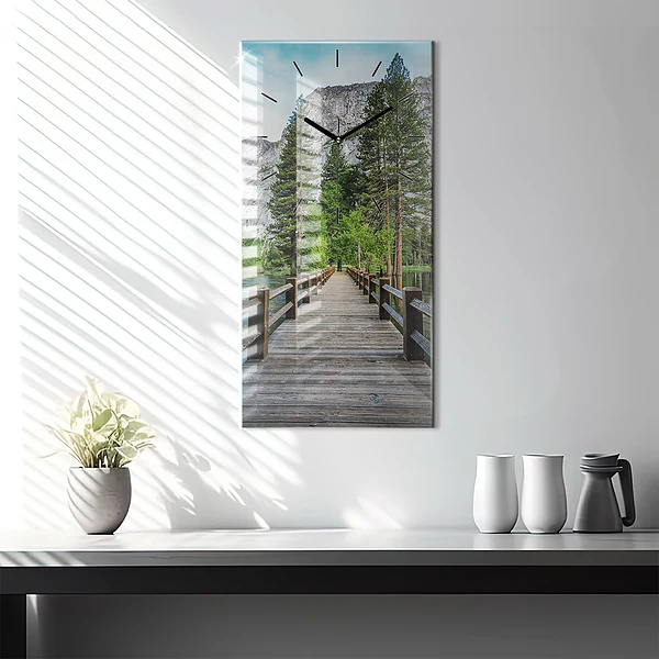 Vertikale Uhr mit motiv Yosemite Holzbrücke