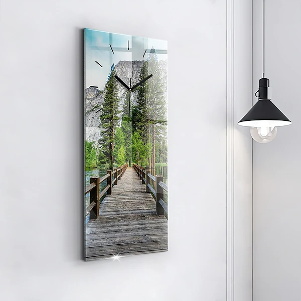 Vertikale Uhr mit motiv Yosemite Holzbrücke