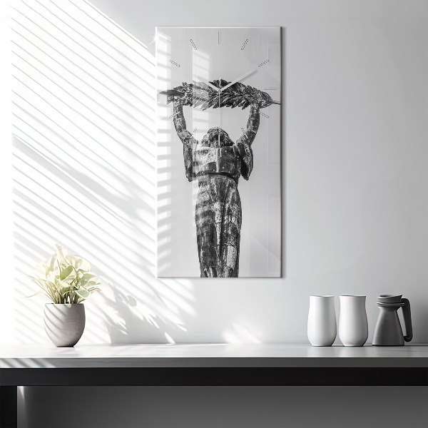 Vertikale Uhr Freiheitsstatue in Budapest