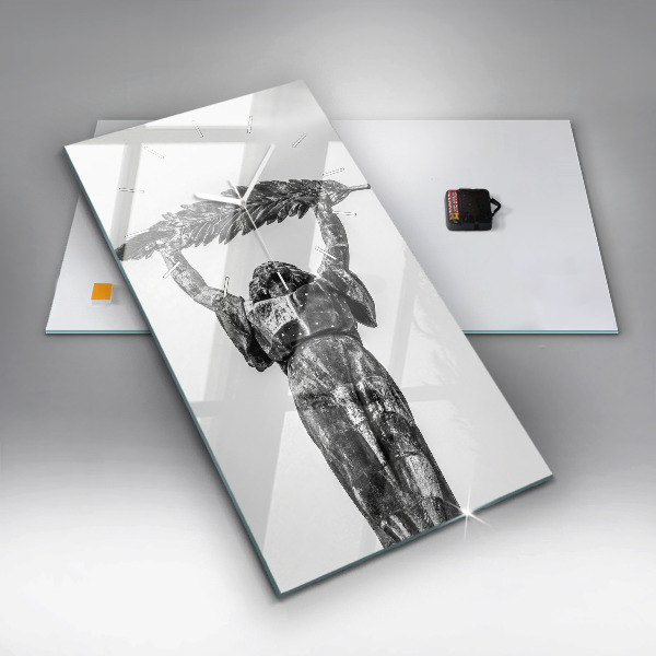 Vertikale Uhr Freiheitsstatue in Budapest