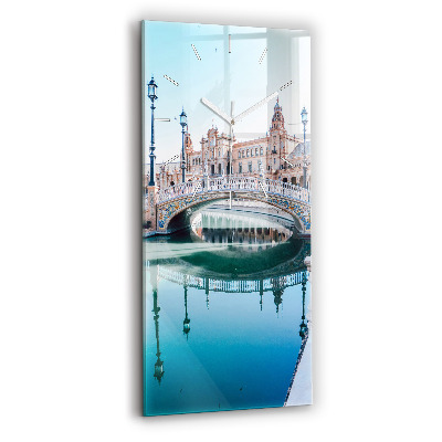 Vertikale Uhr Spanischer Platz in Sevilla