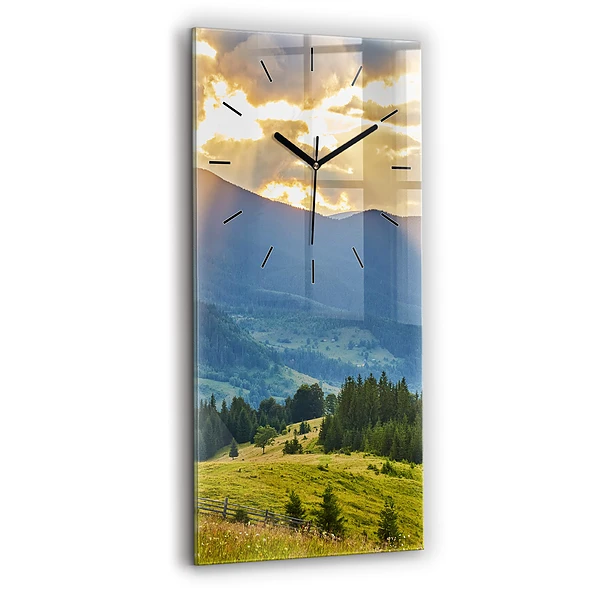 Vertikale Uhr Landschaft mit Wäldern