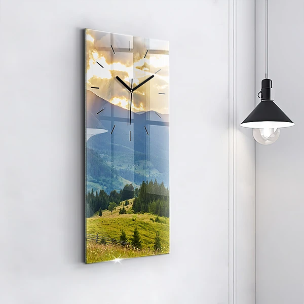 Vertikale Uhr Landschaft mit Wäldern