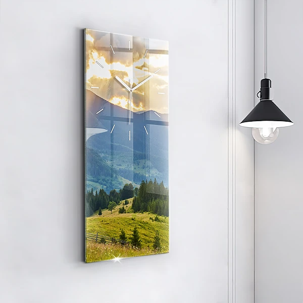 Vertikale Uhr Landschaft mit Wäldern