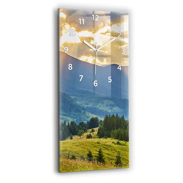 Vertikale Uhr Landschaft mit Wäldern