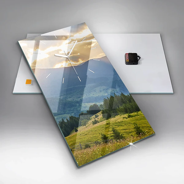 Vertikale Uhr Landschaft mit Wäldern