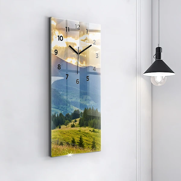 Vertikale Uhr Landschaft mit Wäldern