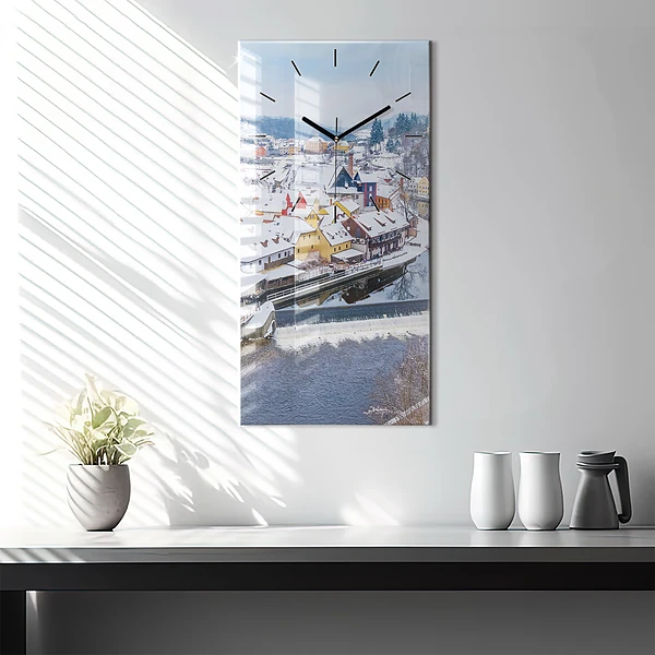 Vertikale Uhr mit motiv Panorama einer Stadt im Winter