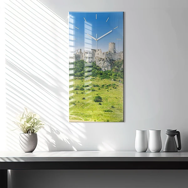Vertikale Uhr mit motiv Zipser Burg in der Slowakei