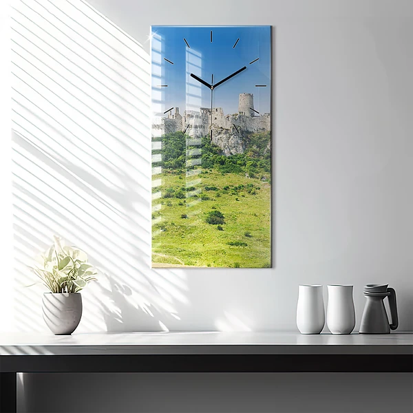 Vertikale Uhr mit motiv Zipser Burg in der Slowakei