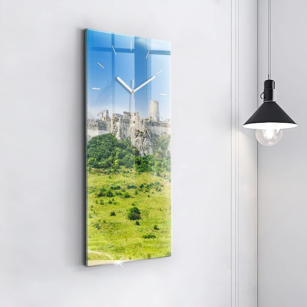 Vertikale Uhr mit motiv Zipser Burg in der Slowakei