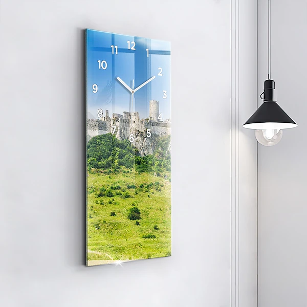 Vertikale Uhr mit motiv Zipser Burg in der Slowakei