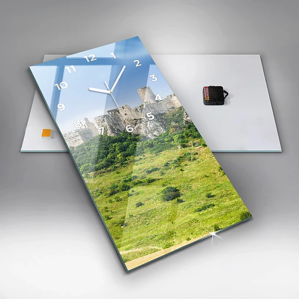 Vertikale Uhr mit motiv Zipser Burg in der Slowakei