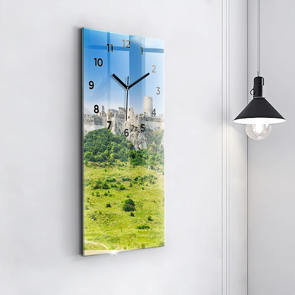 Vertikale Uhr mit motiv Zipser Burg in der Slowakei