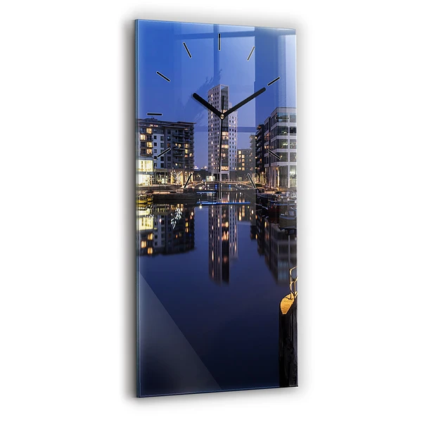 Vertikale Uhr mit motiv Beleuchtete Stadt bei Nacht