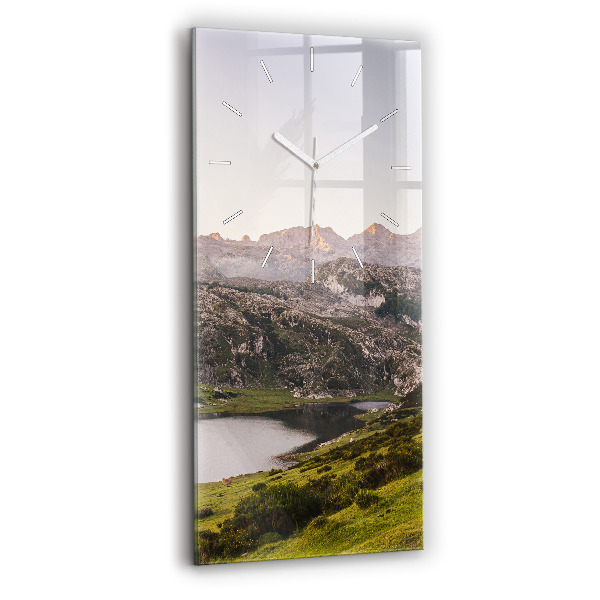 Vertikale Uhr See und Berge in den Pyrenäen